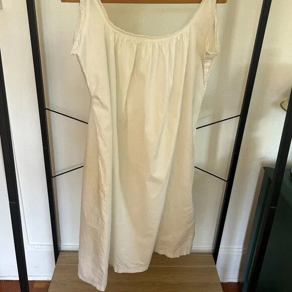 Elegant White Midi Dress - Picture 4 of 5